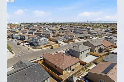 16047 Pirates Cove Ln, Lathrop, CA 95330 - Photo 40