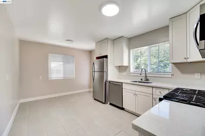 15963 Via Toledo, San Lorenzo, CA 94580 - Photo 14