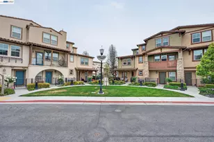 1072 Victories Loop, San Jose, CA 95116 - Photo 34