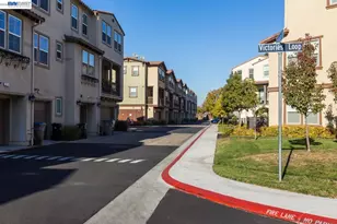 1072 Victories Loop, San Jose, CA 95116 - Photo 28