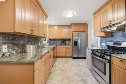 8108 Greenly Dr, Oakland, CA 94605 - Photo 14