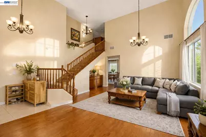 15100 Shining Star Ln, San Leandro, CA 94579 - Photo 8