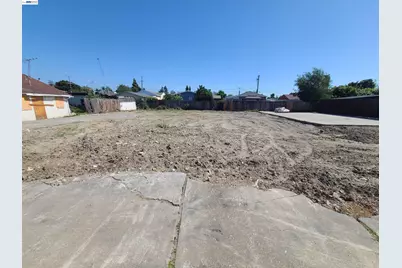 867 Lewelling Blvd, Ashland, CA 94541 - Photo 8