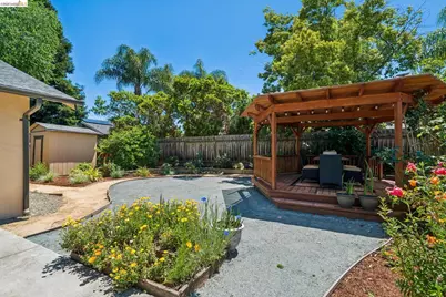 387 Gladys Dr, Pleasant Hill, CA 94523 - Photo 34