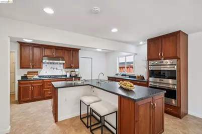387 Gladys Dr, Pleasant Hill, CA 94523 - Photo 8