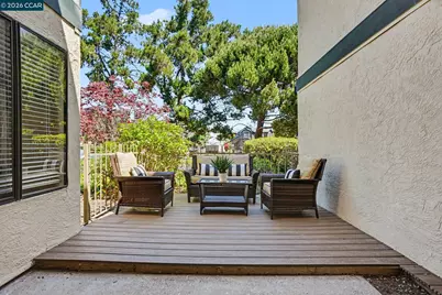 210 Carob Ln, Alameda, CA 94502 - Photo 6