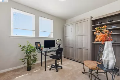 252 International Blvd #303, Oakland, CA 94606 - Photo 26