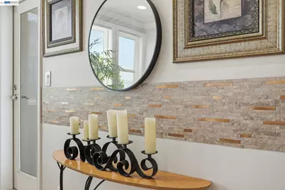 252 International Blvd #303, Oakland, CA 94606 - Photo 6