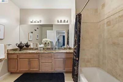 252 International Blvd #303, Oakland, CA 94606 - Photo 38