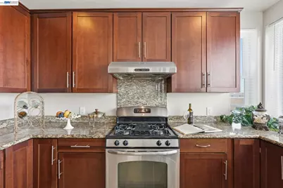 252 International Blvd #303, Oakland, CA 94606 - Photo 16