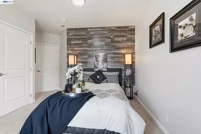 252 International Blvd #303, Oakland, CA 94606 - Photo 30