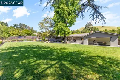 19 Lynwood Pl, Moraga, CA 94556 - Photo 2