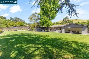 19 Lynwood Pl, Moraga, CA 94556 - Photo 2