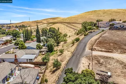2240 Westwood Ln, Pittsburg, CA 94565 - Photo 52