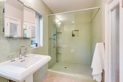 6048 Chelton Dr, Oakland, CA 94611 - Photo 26
