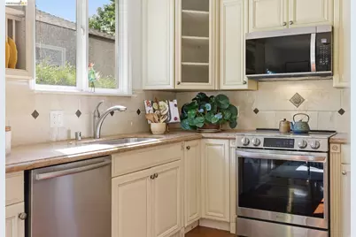 6252 Merced Ave, Oakland, CA 94611 - Photo 32