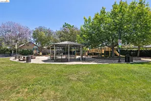 1393 Locust St, San Jose, CA 95110 - Photo 44