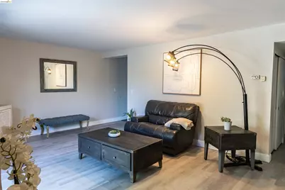 900 Cambridge Dr #31, Benicia, CA 94510 - Photo 2
