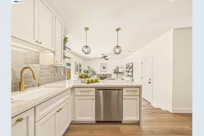 36340 Cypress Point Dr, Newark, CA 94560 - Photo 22