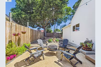 36340 Cypress Point Dr, Newark, CA 94560 - Photo 12