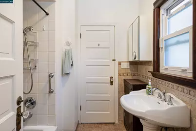3735 Nevil St, Oakland, CA 94601 - Photo 14