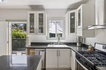 1806 8th Ave, Oakland, CA 94606 - Photo 22