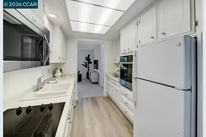 1300 Skycrest Dr #2, Walnut Creek, CA 94595 - Photo 18