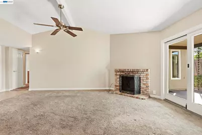 165 Fairoaks Dr, Vacaville, CA 95688 - Photo 2
