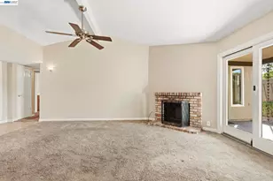 165 Fairoaks Dr, Vacaville, CA 95688 - Photo 2
