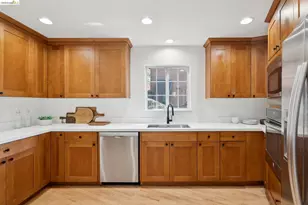 2170 Arrowhead Dr, Oakland, CA 94611 - Photo 12