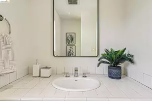 35 Bay Forest Ct, Oakland, CA 94611 - Photo 22