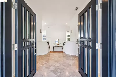 35 Bay Forest Ct, Oakland, CA 94611 - Photo 4