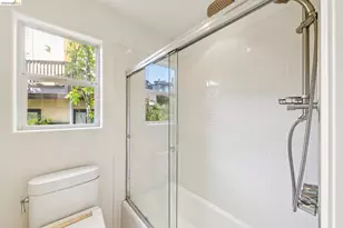 35 Bay Forest Ct, Oakland, CA 94611 - Photo 30