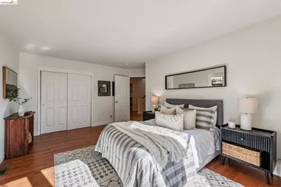 35 Bay Forest Ct, Oakland, CA 94611 - Photo 34