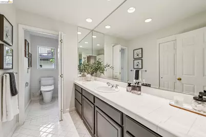 35 Bay Forest Ct, Oakland, CA 94611 - Photo 30