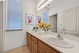 221 Dutra Vernaci Dr, Union City, CA 94587 - Photo 30