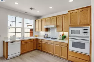 221 Dutra Vernaci Dr, Union City, CA 94587 - Photo 14
