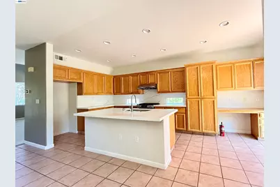 852 Meadow View Dr, Richmond, CA 94806 - Photo 10