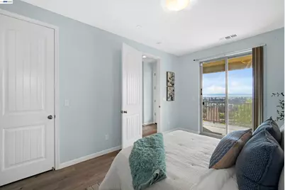 6299 Rocky Point Ct, Oakland, CA 94605 - Photo 46