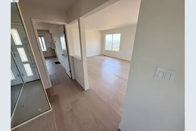 9155 Crest Ave, Oakland, CA 94605 - Photo 6