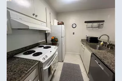 625 El Dorado Ave #204, Oakland, CA 94611 - Photo 6