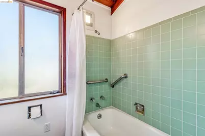 335 Vermont Ave, Berkeley, CA 94707 - Photo 24