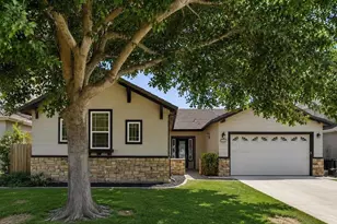 530 Seaport Village Dr, Livingston, CA 95334 - Photo 2