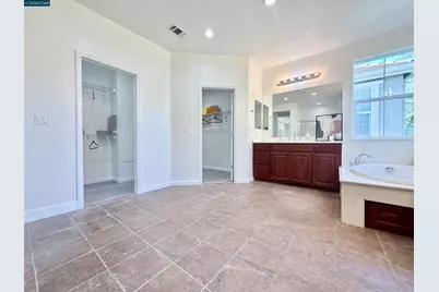 7240 Willow Creek Cir, Vallejo, CA 94591 - Photo 22