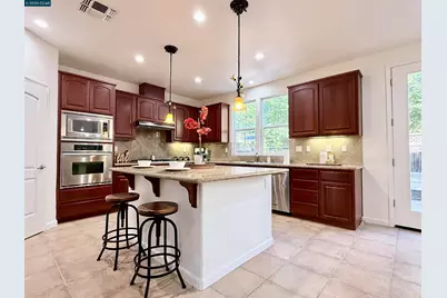 7240 Willow Creek Cir, Vallejo, CA 94591 - Photo 2