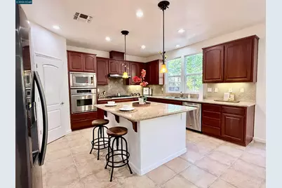 7240 Willow Creek Cir, Vallejo, CA 94591 - Photo 4