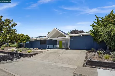 8010 Shay Dr, Oakland, CA 94605 - Photo 2