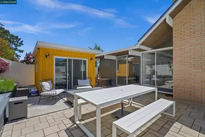 8010 Shay Dr, Oakland, CA 94605 - Photo 38