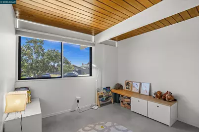 8010 Shay Dr, Oakland, CA 94605 - Photo 24