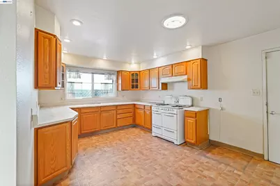 15879 Via Cordoba, San Lorenzo, CA 94580 - Photo 4